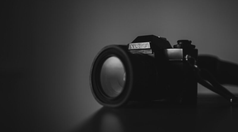 shallow focus photography of black Yashica camera